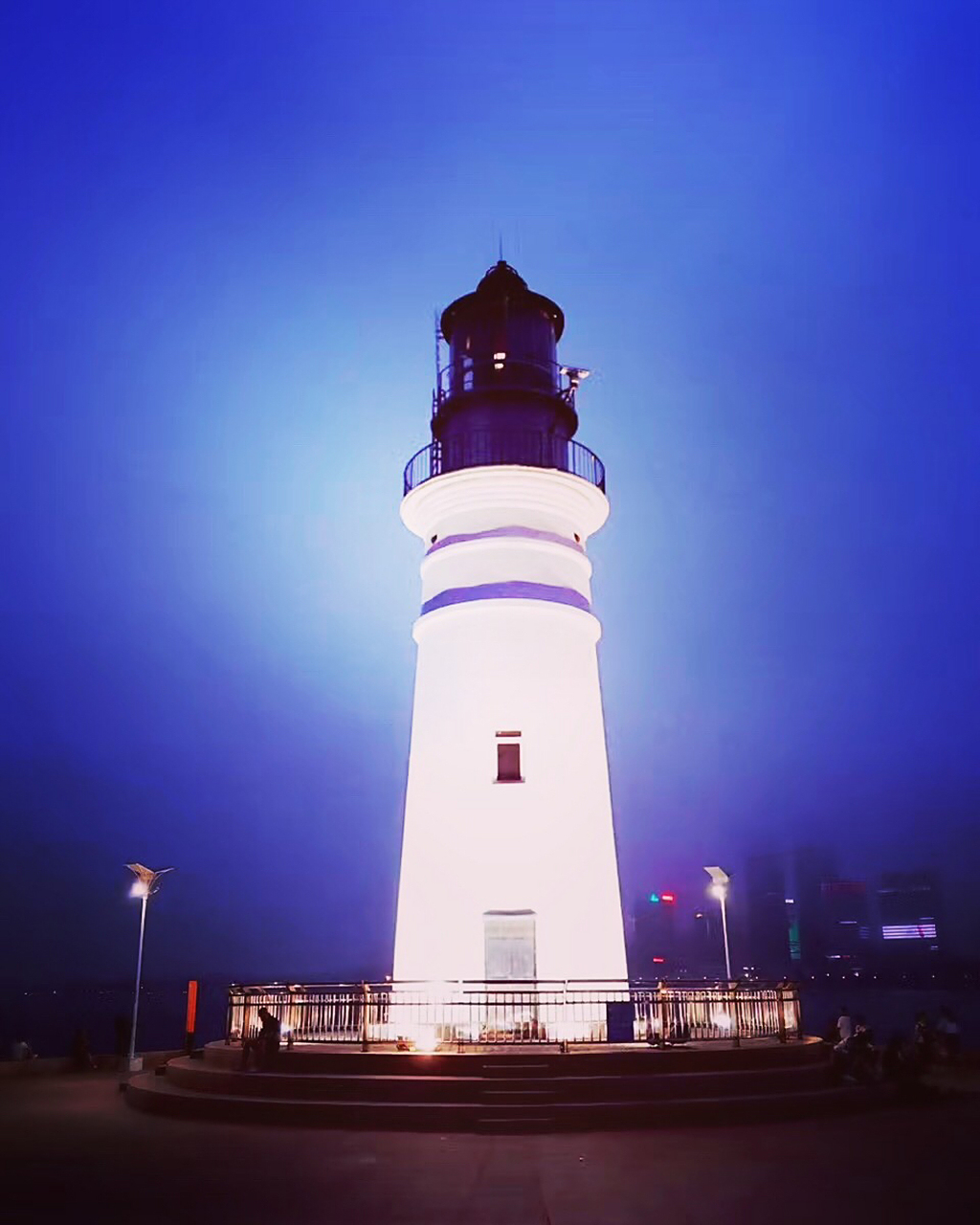 奥帆中心情人坝灯塔 白天和晚上不一样的美