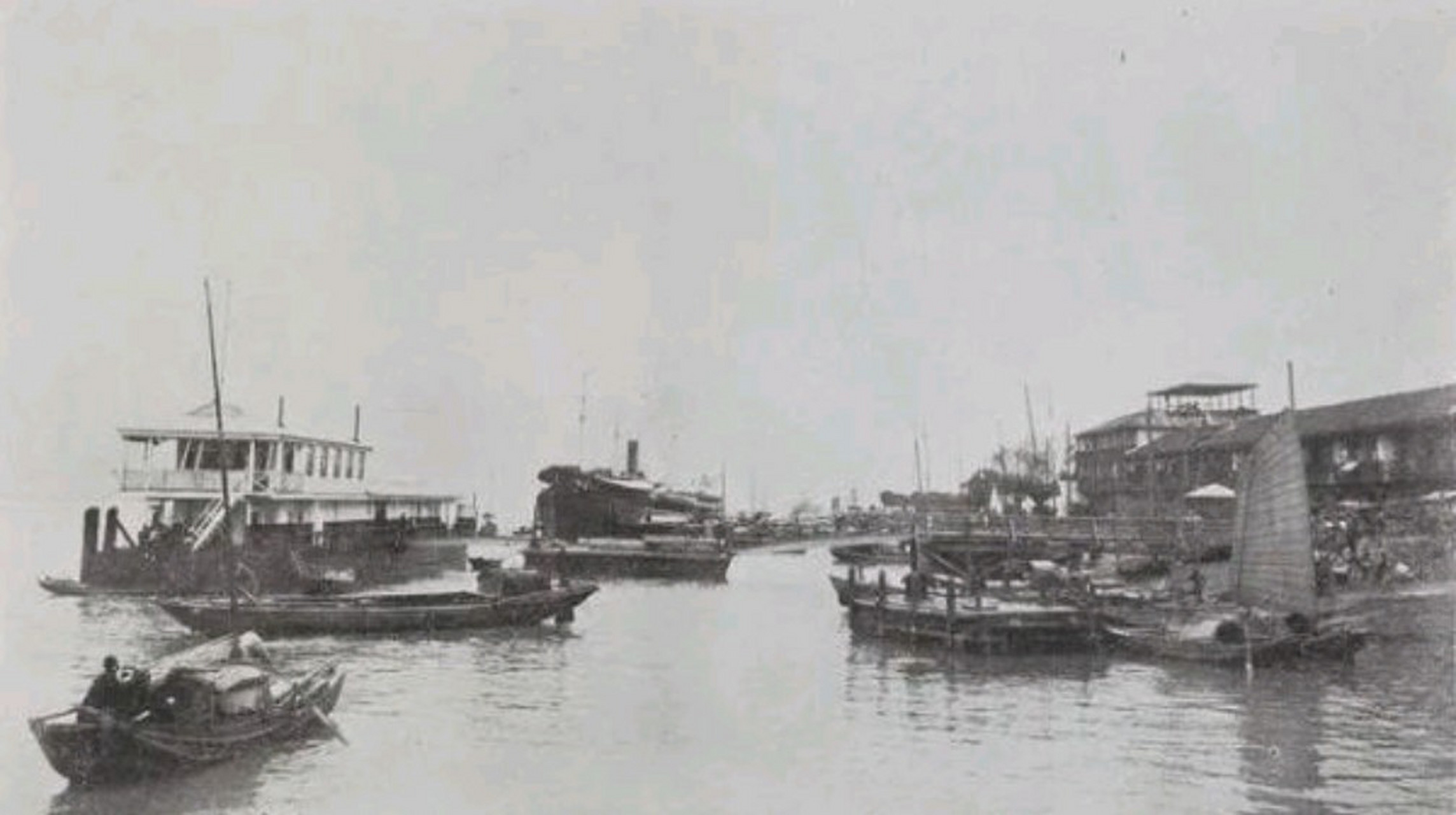 老照片   清末民初的南京下关码头,位于仪凤门外,是通过长江水路进入