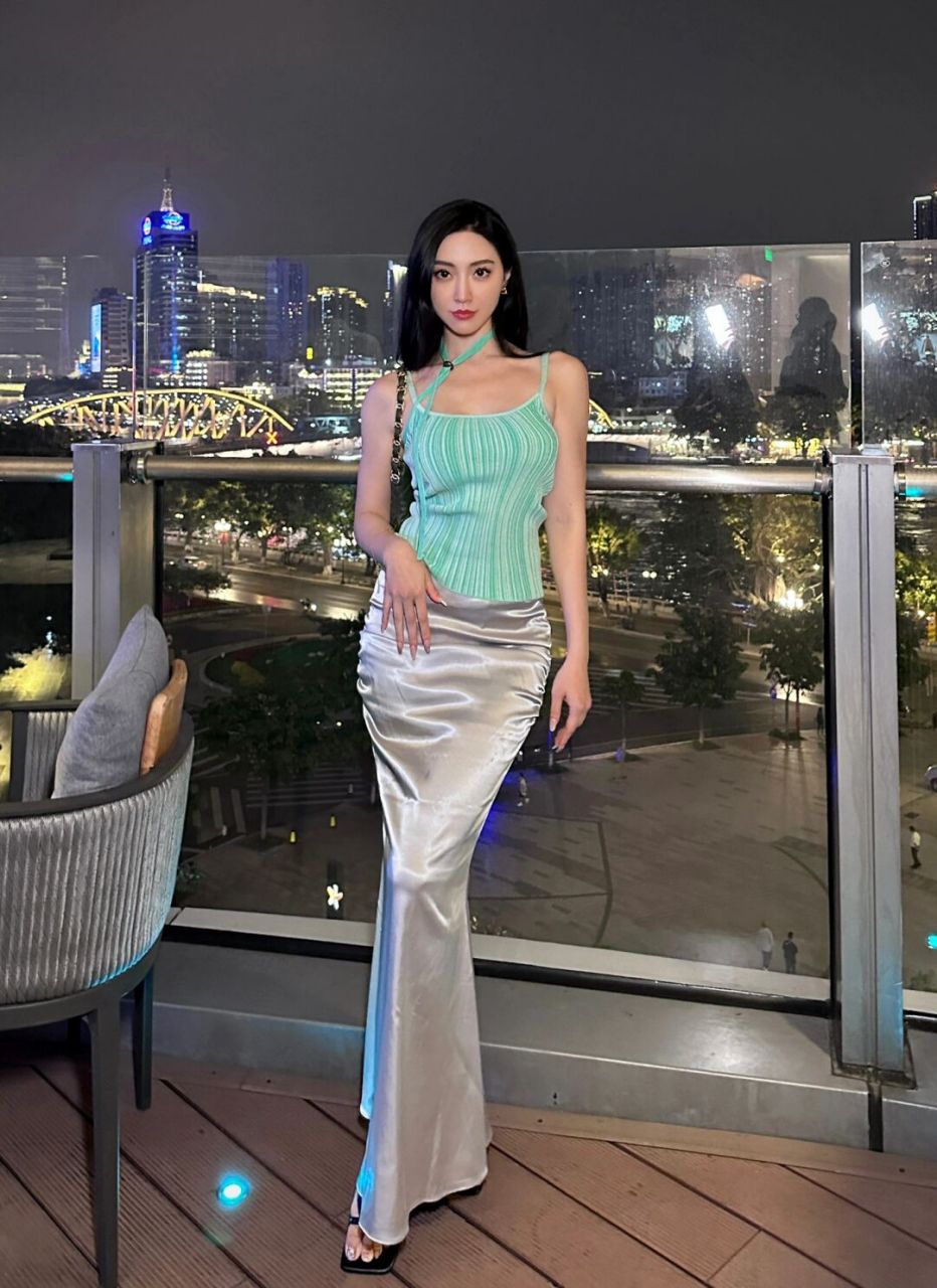 名媛风美女日常高级感穿搭,好身材秀出来#极品美女# #名媛