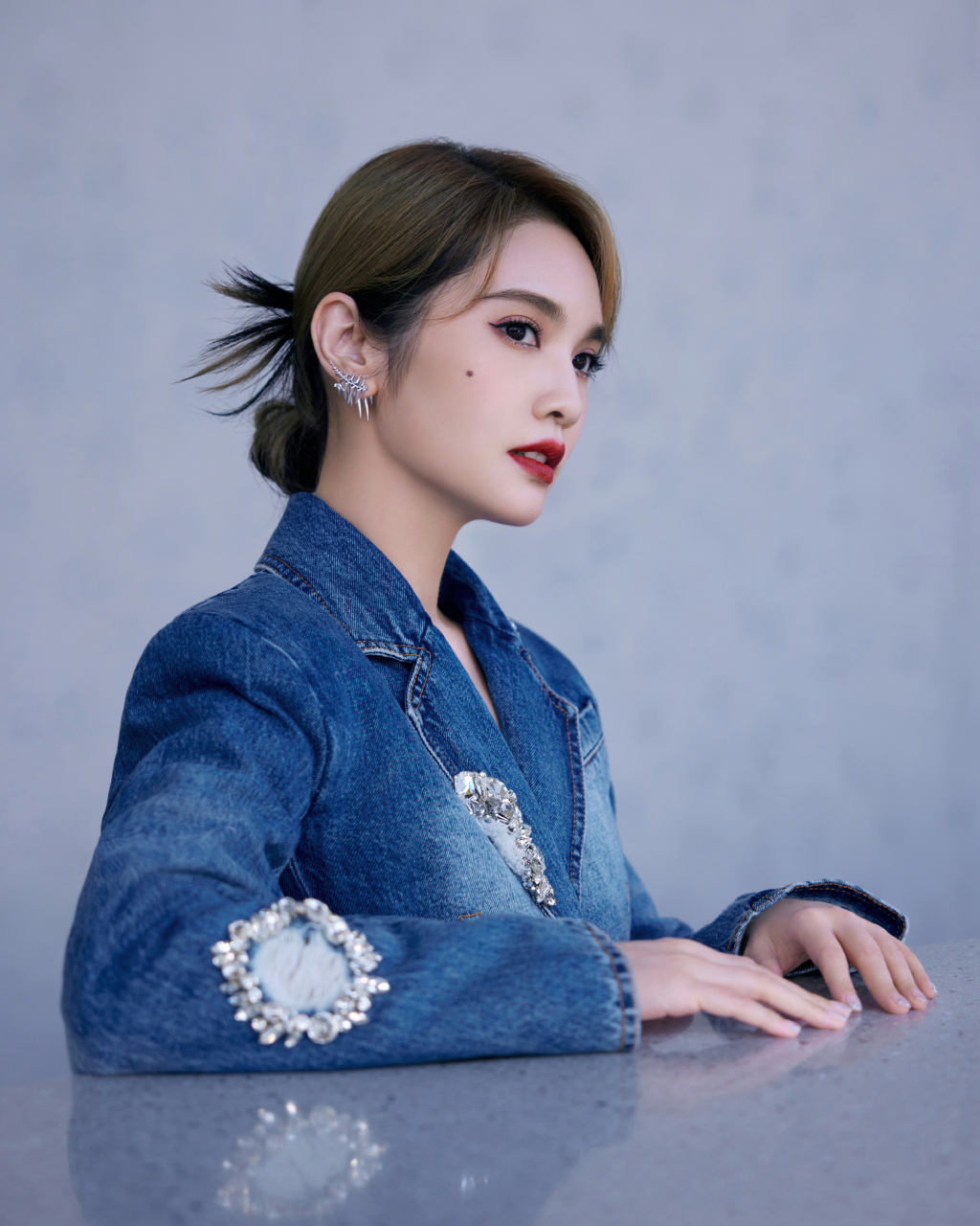 杨丞琳牛仔套装穿搭越活越年轻了