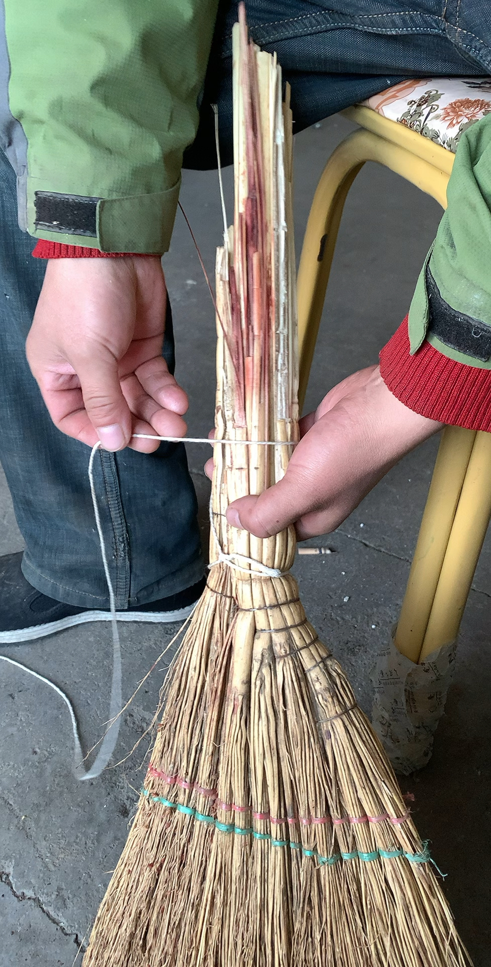 你知道扫把是如何绑的吗?三秒学会.-度小视