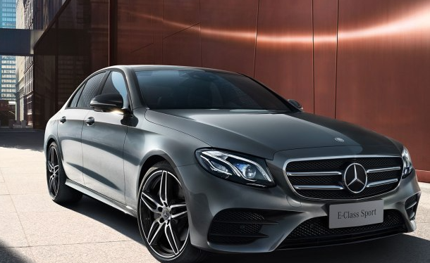 2023款奔驰e300l来了!258马力 行政后排,车内噪音近零,要啥5系