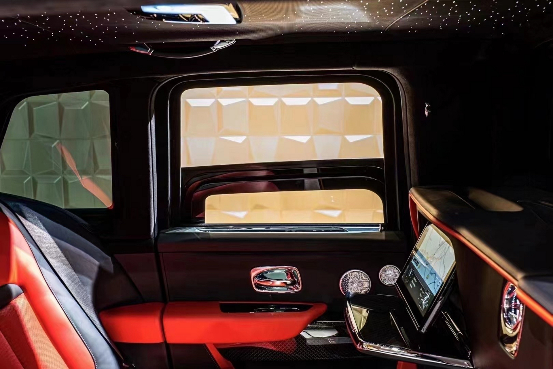 防弹劳斯莱斯库里南加长5.98米私人定制