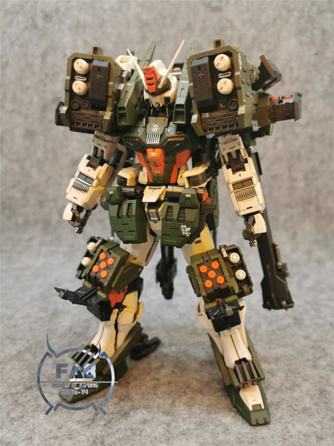 真男人的机体!移动的堡垒,重装风暴高达