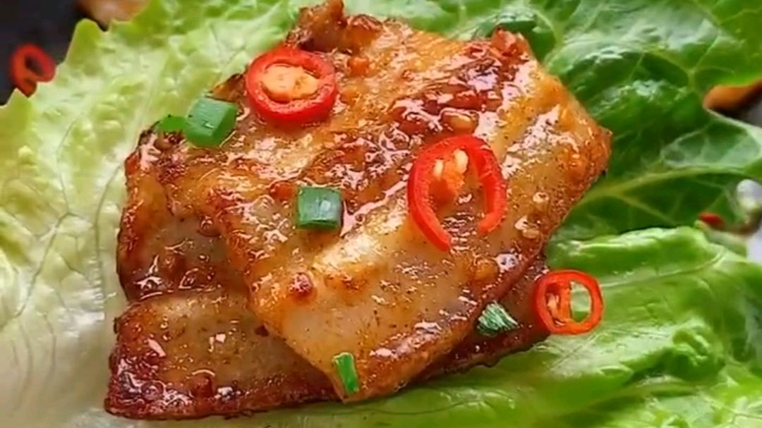 在家里这样煎五花肉,比外面烤的还好吃
