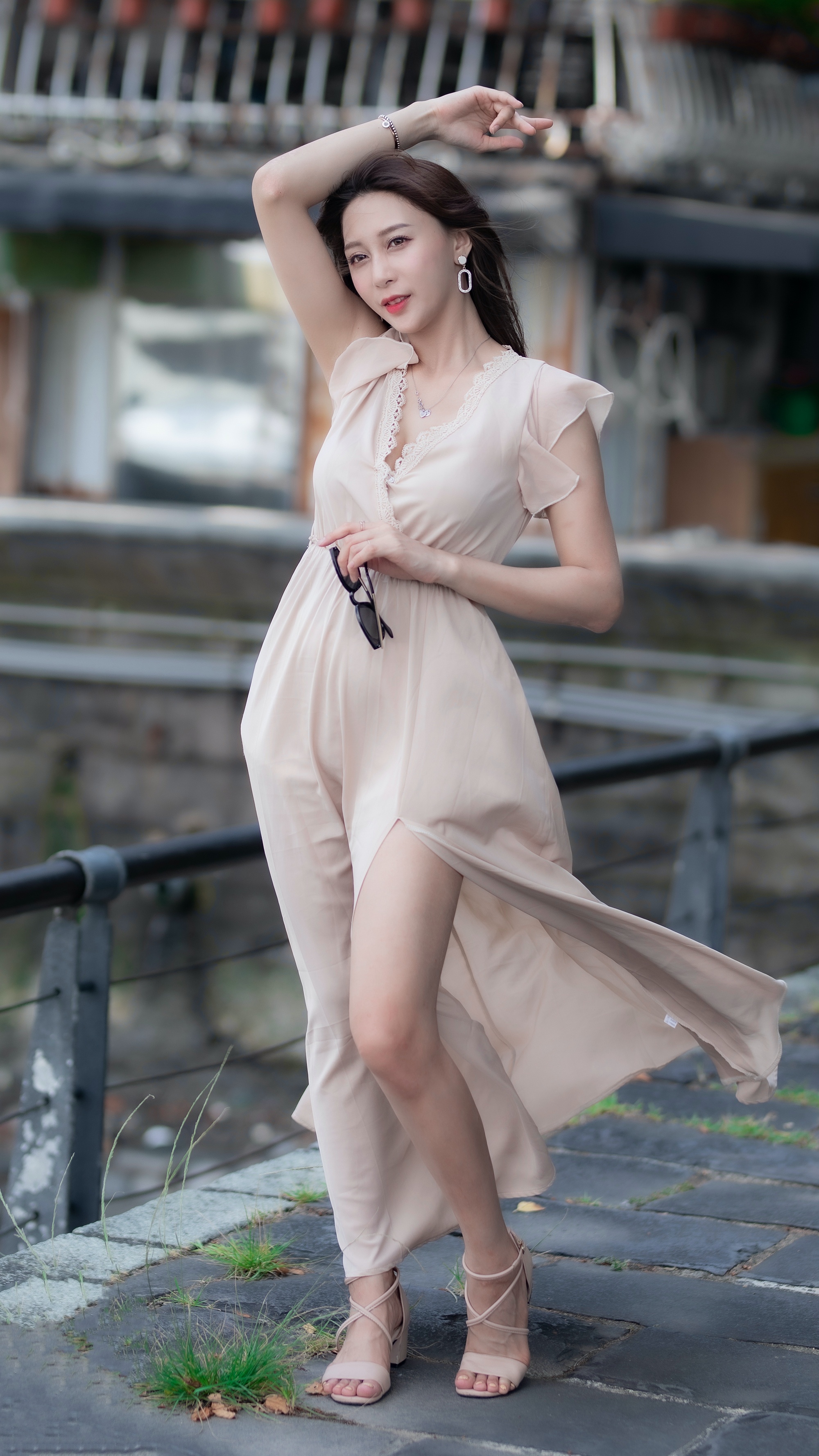 裙裾飞扬好个天