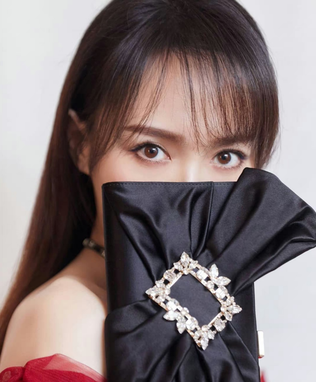 唐嫣# 一袭红色漏肩纱裙,清纯甜美的容颜,性感妖娆的身材,前凸后翘