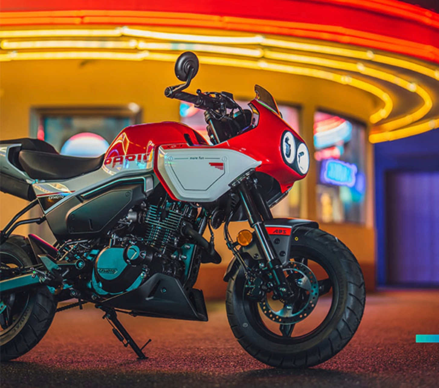 春风xo狒狒赛车手,大眼萌,好可爱呦#机车# #摩托车# #春风摩托车