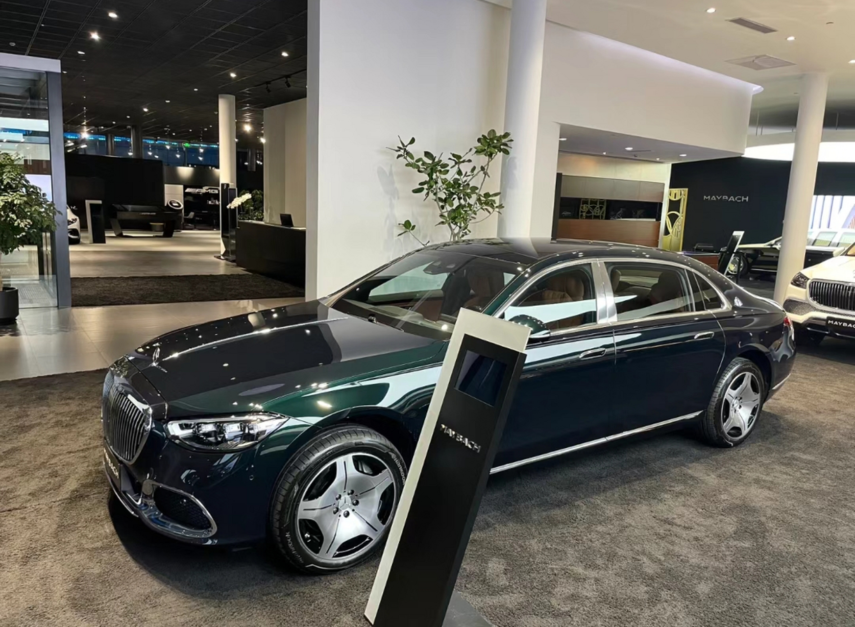 很少见的祖母绿迈巴赫s480,新车落地160个w #丝家车