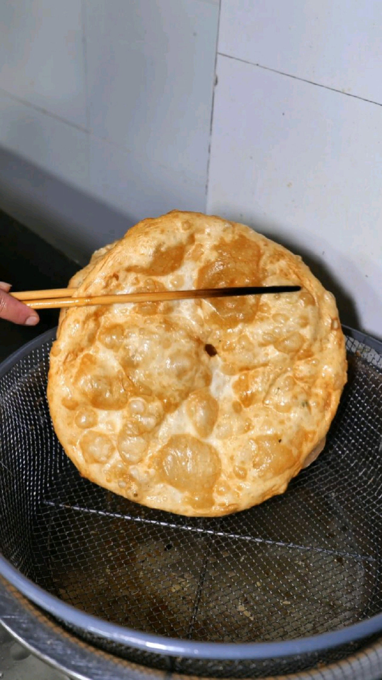 郑州王发展葱花油饼的做法,胡辣汤水煎包