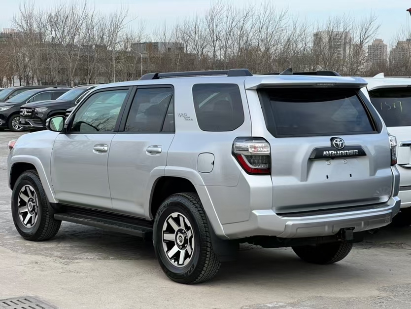 丰田4runner:美版"霸道"强势登场,国六4.0引擎 四驱,更霸气