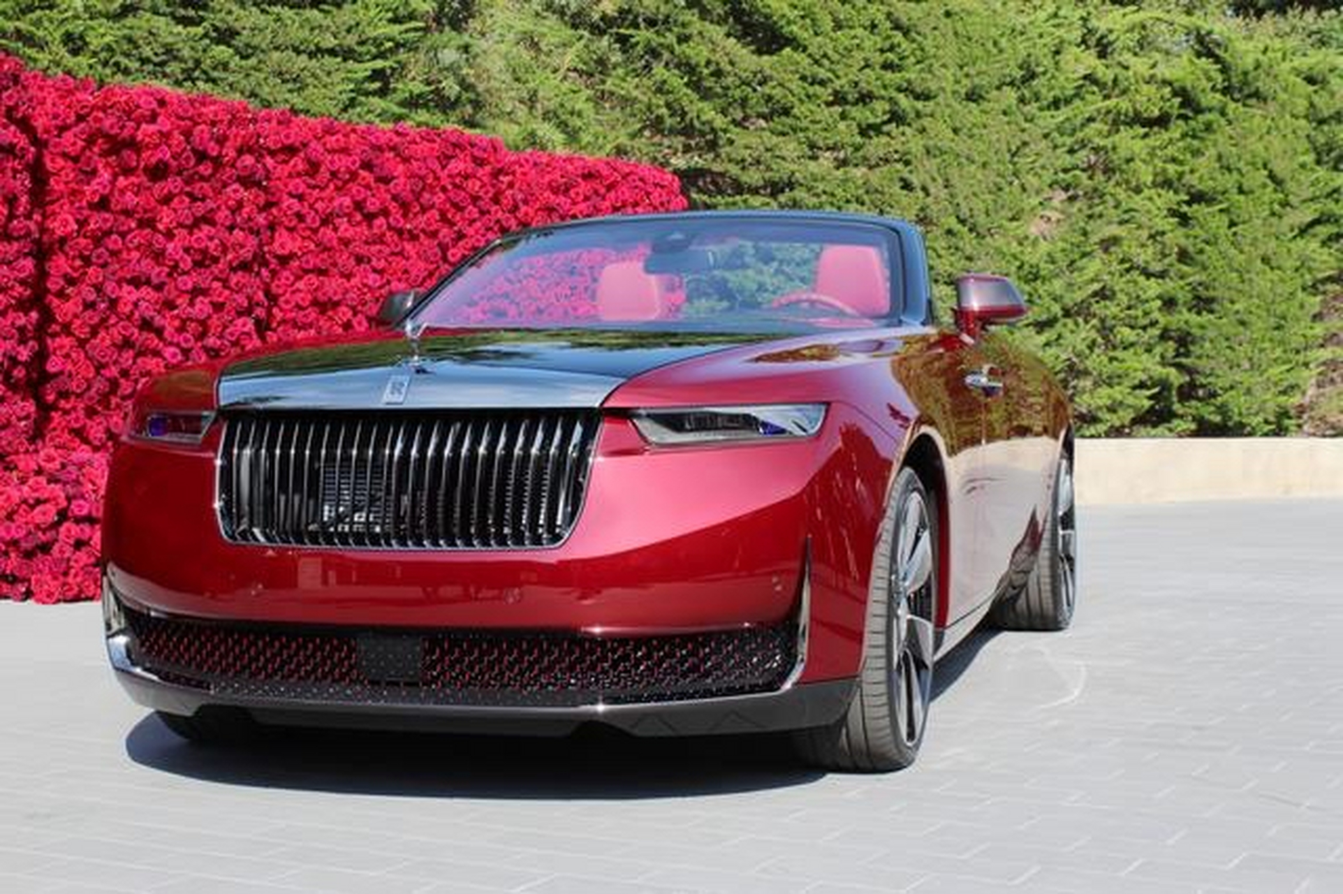 劳斯莱斯逐影发布,涂装红色,配茧式座舱,内饰尊贵#汽车