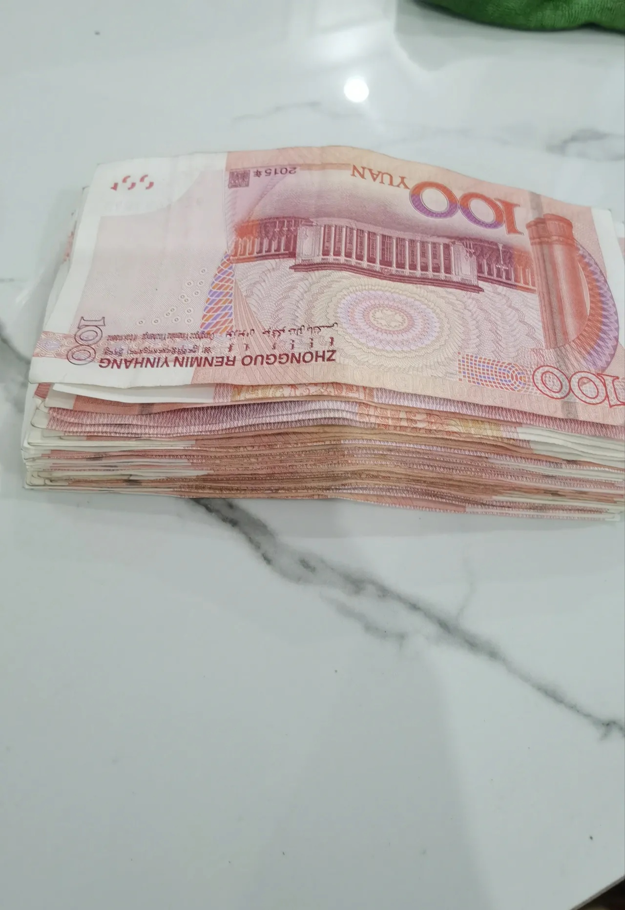 午餐可以在单位吃伙食费两元有补贴虽然工资不多