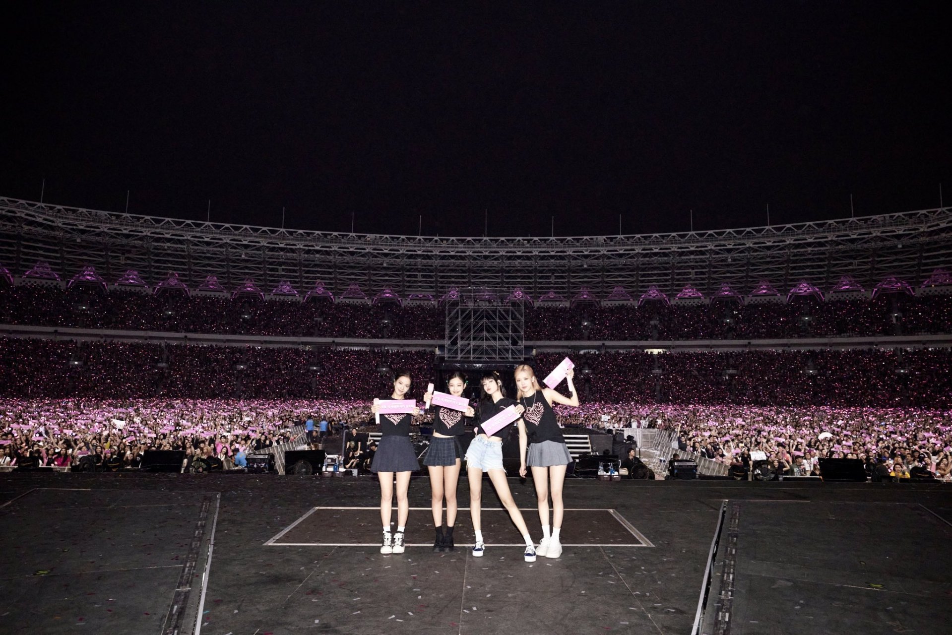 blackpink女子团体born pink演唱会观众人数:  born pink bukit jalil