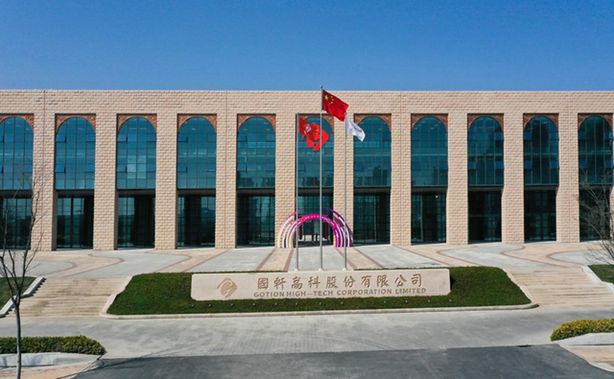 李缜:1964年出生于安徽桐城,毕业于池州学院,现任安徽国轩高科动力