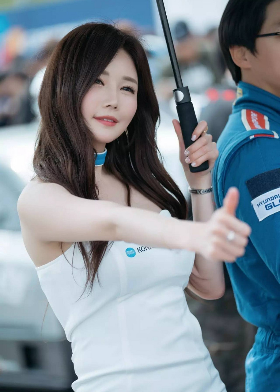 迷人的韩国车模美女