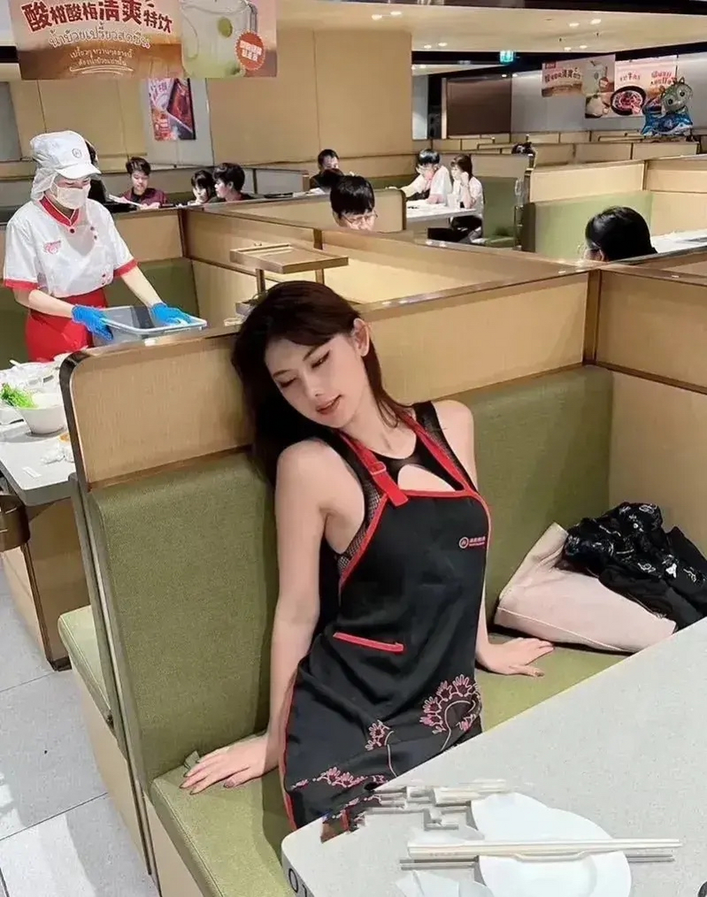 网红阿朱海底捞不雅照片曝光～ 快来围观啊!