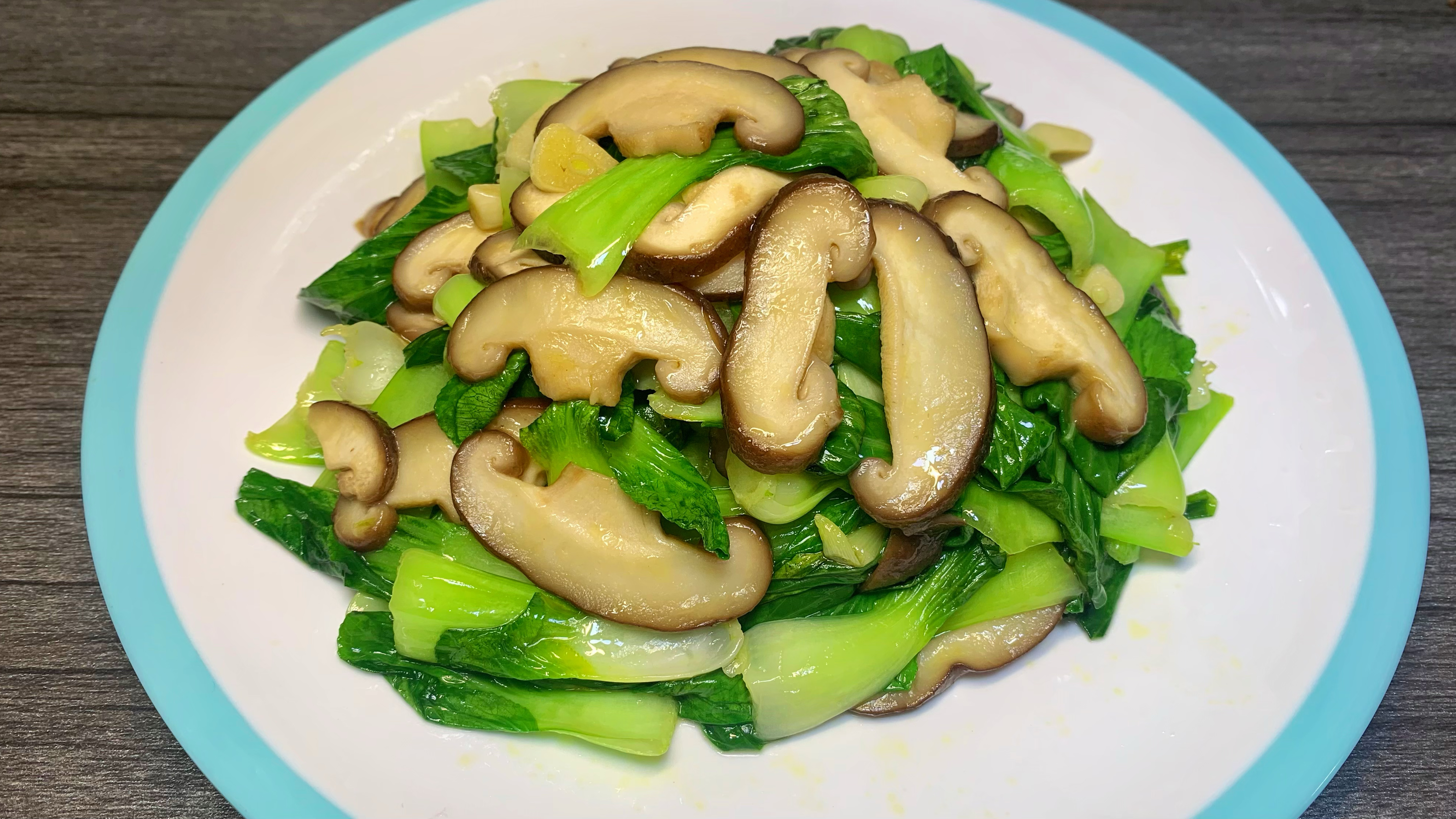 香菇炒青菜最简单的做法,掌握技巧,清脆爽口,鲜香入味又好吃