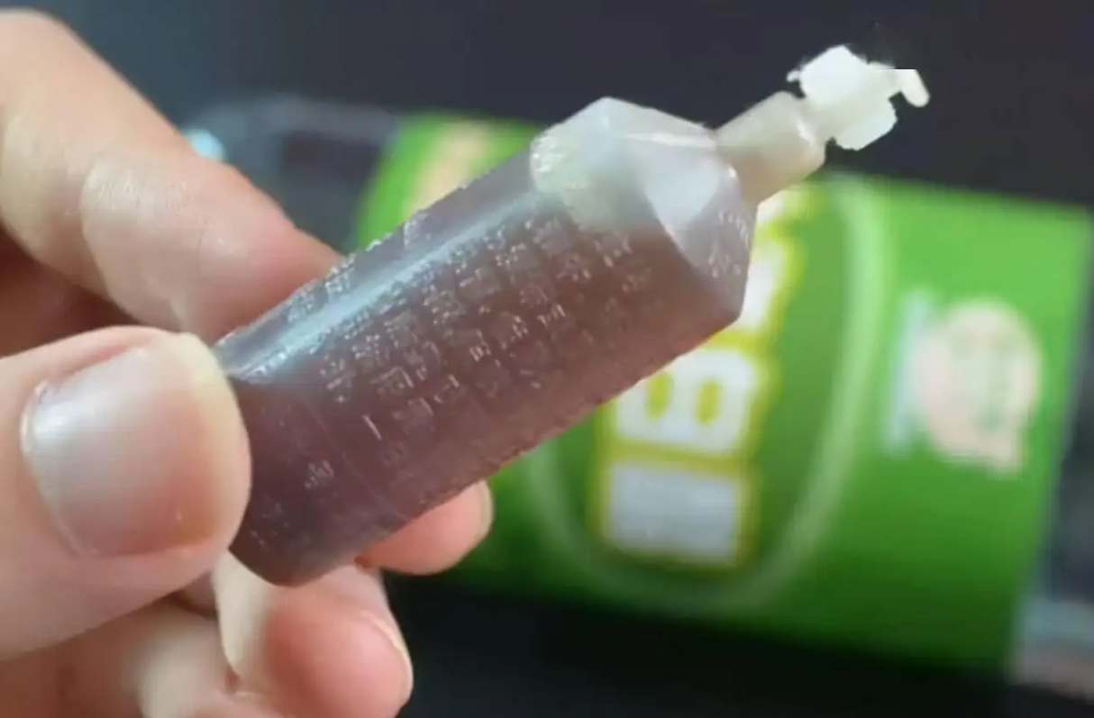 洗完脚后,睡前将"藿香正气水"涂抹在脚底,帮助改善这4大症状