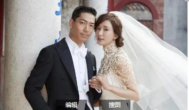 林志玲穿短裙秀劈叉,舞台地板竟是反光,网友,裙底看到了!