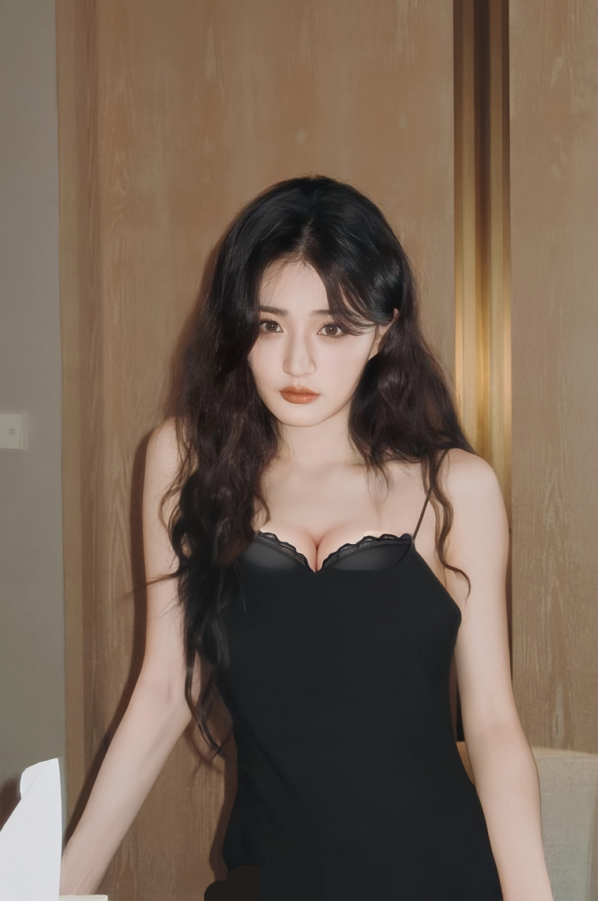 徐璐意缇迷丝密intimissimi内衣大片,这皮肤真白,身材真好,清凉火辣又