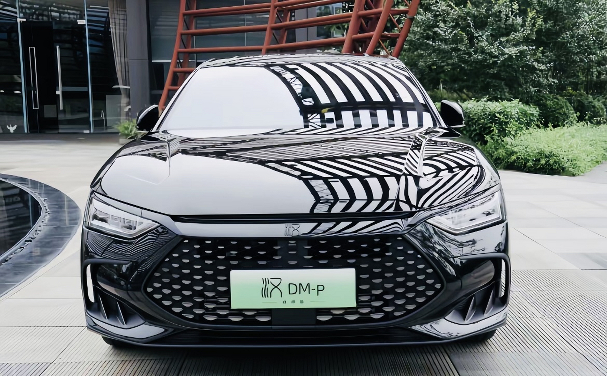 拍车时间# 近日,比亚迪汉dm-p战神版正式上市,共推出1款车型,售价28.