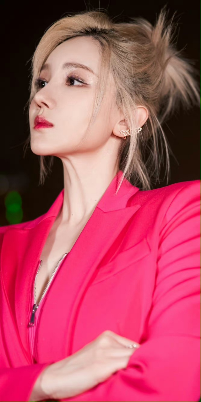 陈小纭,红衣美腿 #陈小纭