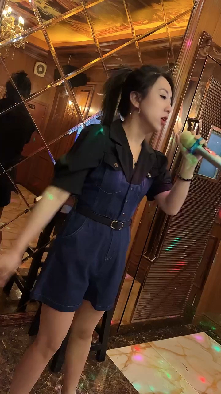 美女ktv一首兄弟唱火了