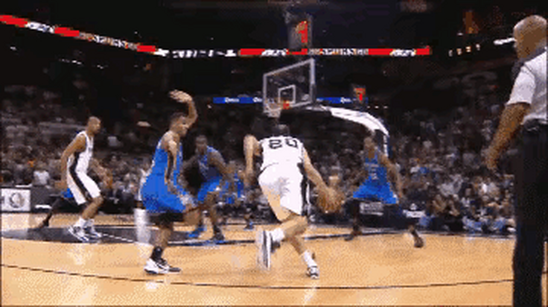 吉诺比利的南斯拉夫步过人太强了,唯一缺点是 要是不走步  那就绝对的