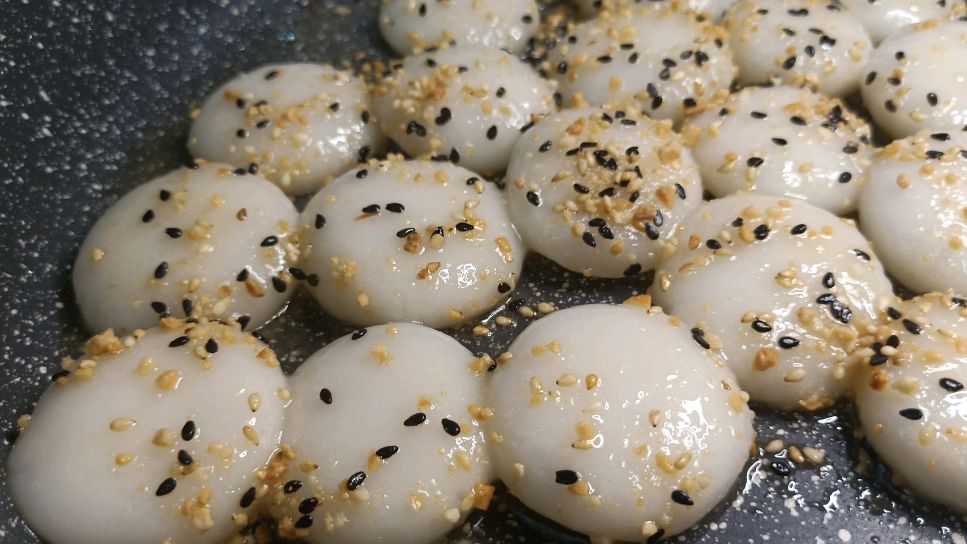 汤圆不要只煮汤了,试试这样炒一炒,出锅比肉还香