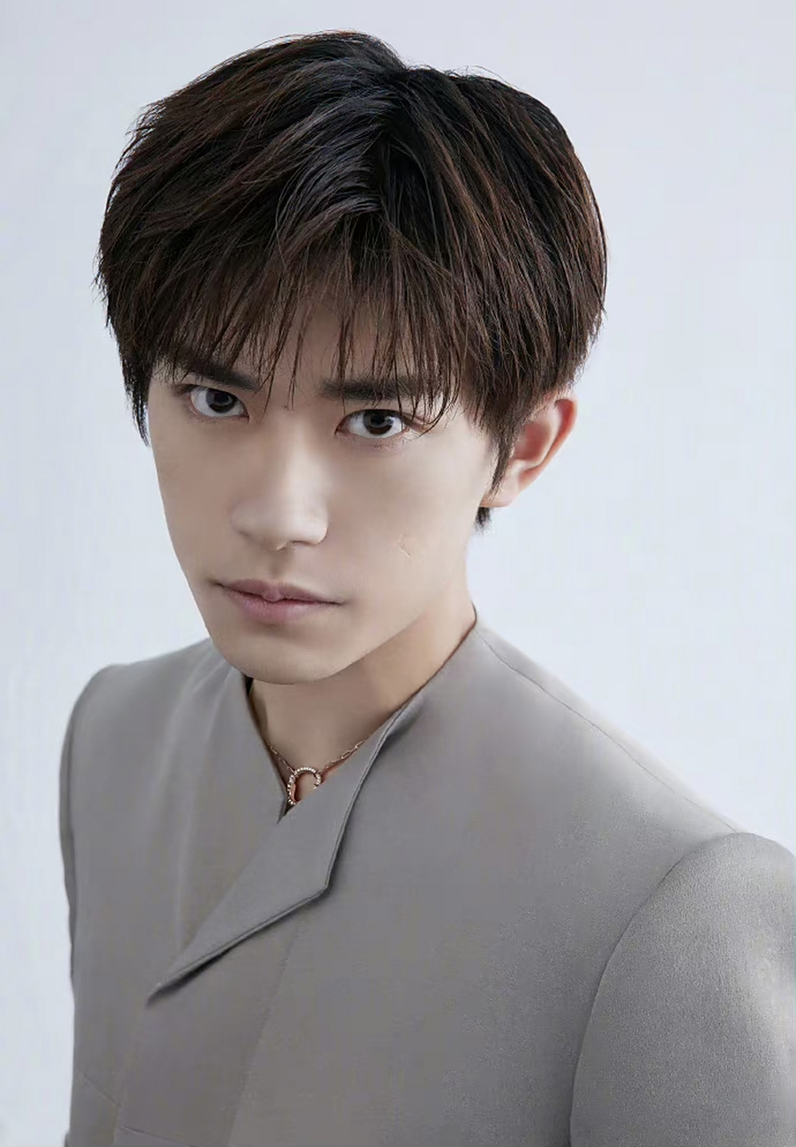 tfboys吴磊敖子逸今日营业照#tfboys(王俊凯 王源 易烊千玺)吴磊