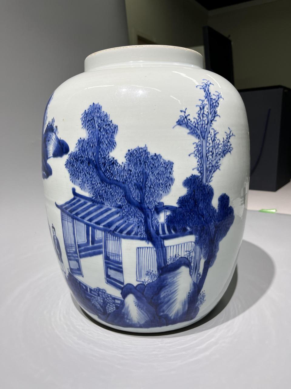 5万元成交的"清康熙 青花诗文太白罐,高37cm,品相良好,还是非常不错的