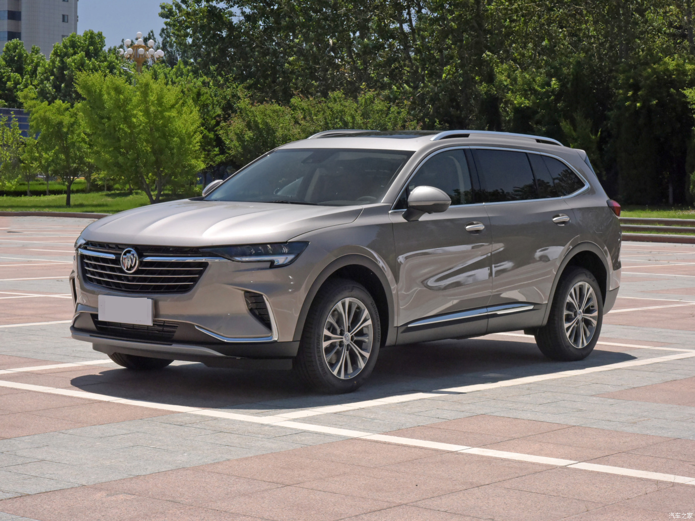 昂科威pius空间够大5座版很实用