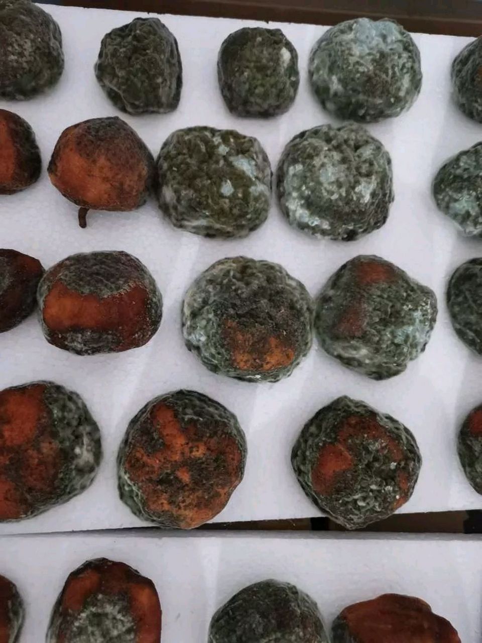 别人晒的柿饼有层白霜,为啥我晒的是绿霜,哪个环节出了问题?