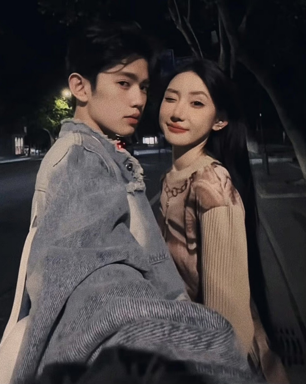 并配文:谢谢你,现在俩人是毫无瓜葛了,薛小婉任权完结画上句号了,话说