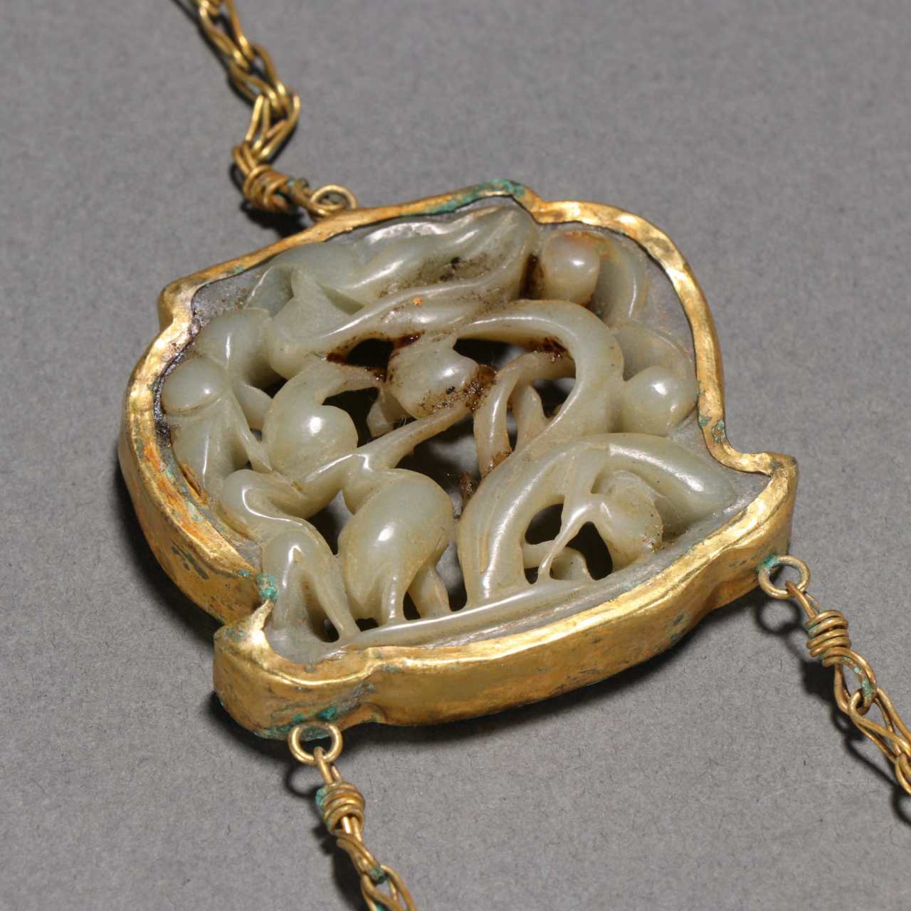 旧藏 和田玉包金一路连科挂件. 规格:长30.5㎝宽6.7㎝重128g