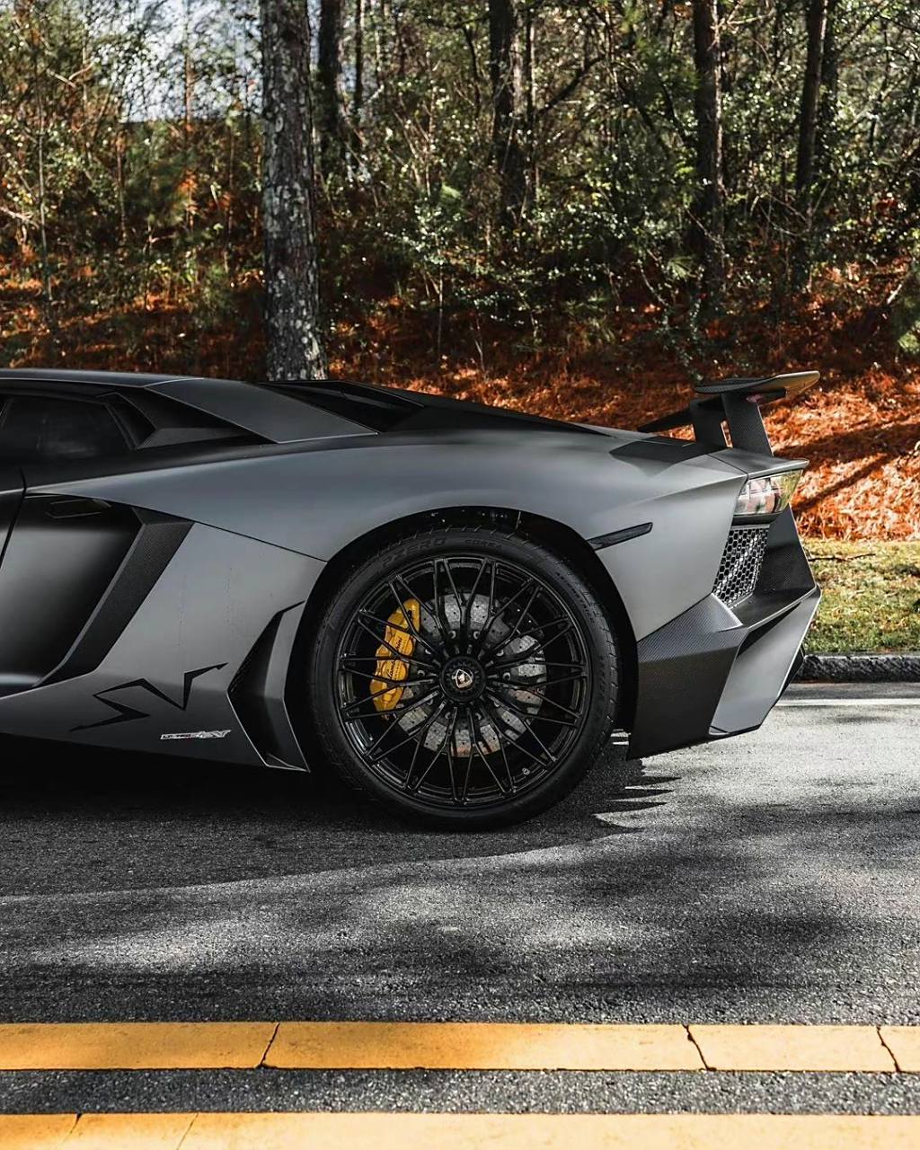 黑色兰博基尼aventador sv