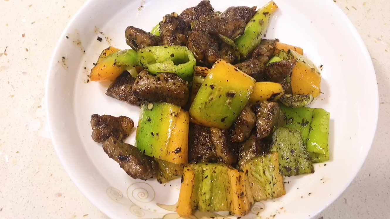 牛排别再煎着吃了,教你用最家常的材料做出美味牛排