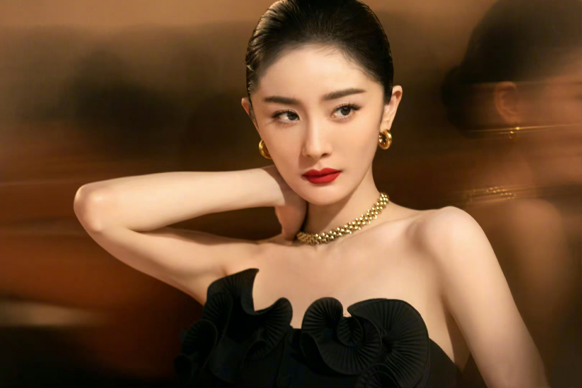 杨幂的发际线真的长出来了呀喂[吃鲸]  看来生发液真的有效,以后秃头