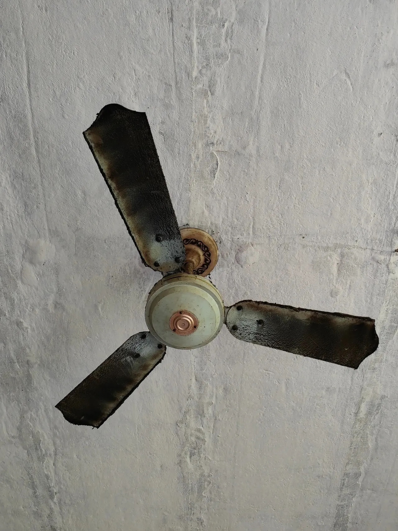 曾经风靡一时的吊扇,为何会"跌下神坛"?被时代淘汰谁也躲不掉