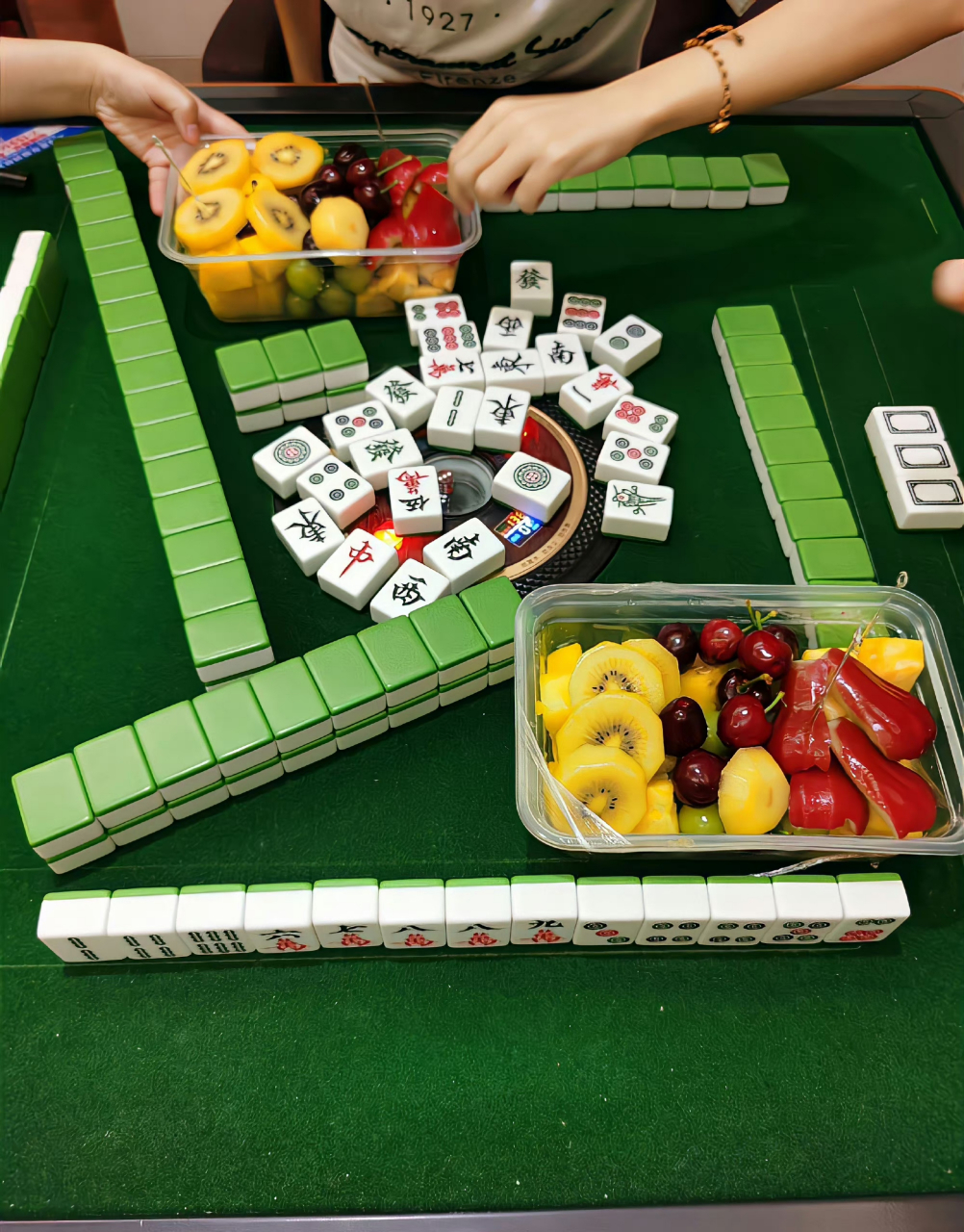 我真是太喜欢打麻将了,那种茶不思饭不想,一坐坐一晚上,赢不到钱还输