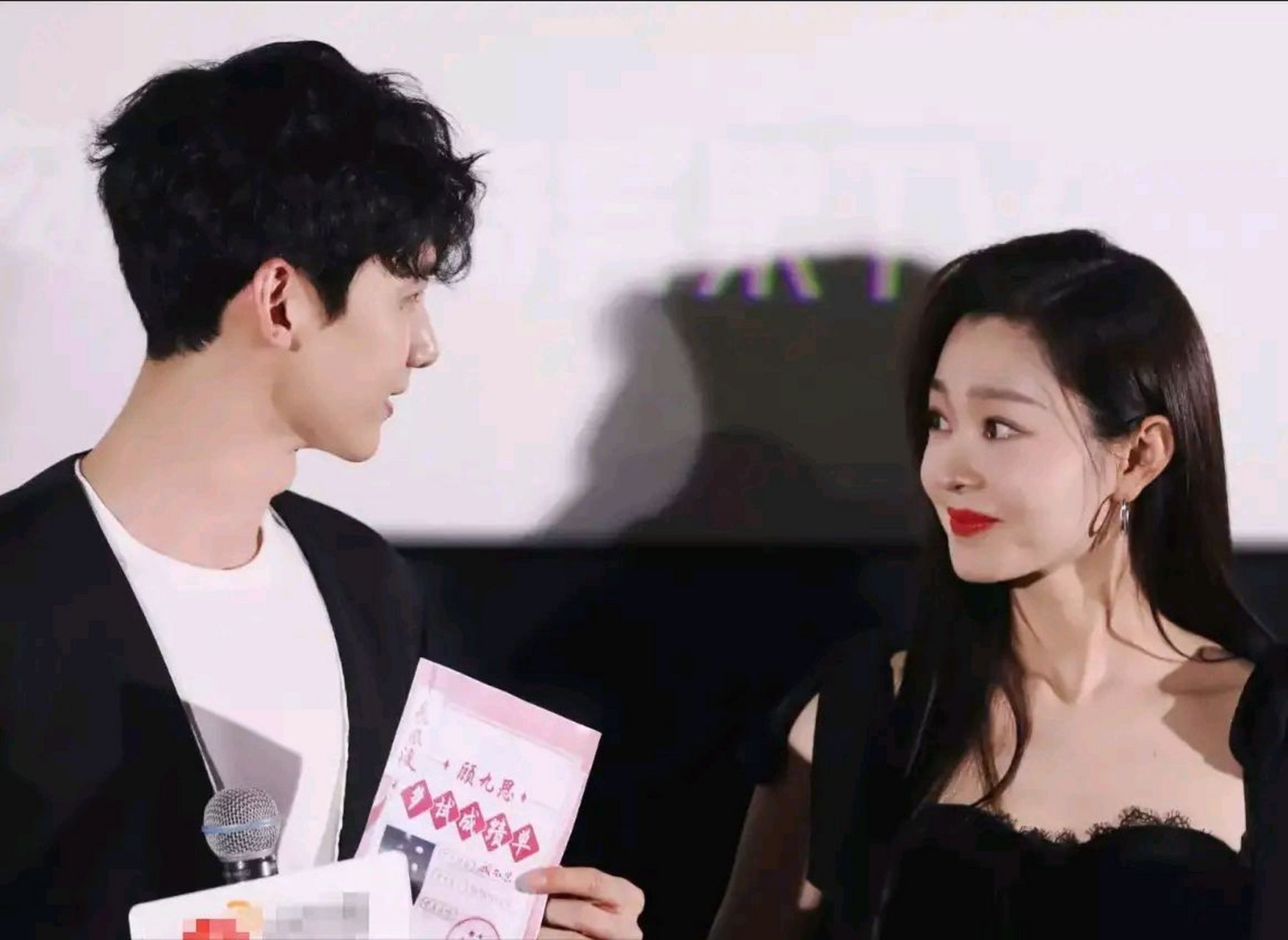 宋轶白敬亭cp甜蜜合体撒糖!制作人透细节实锤恋情,两人热恋中.