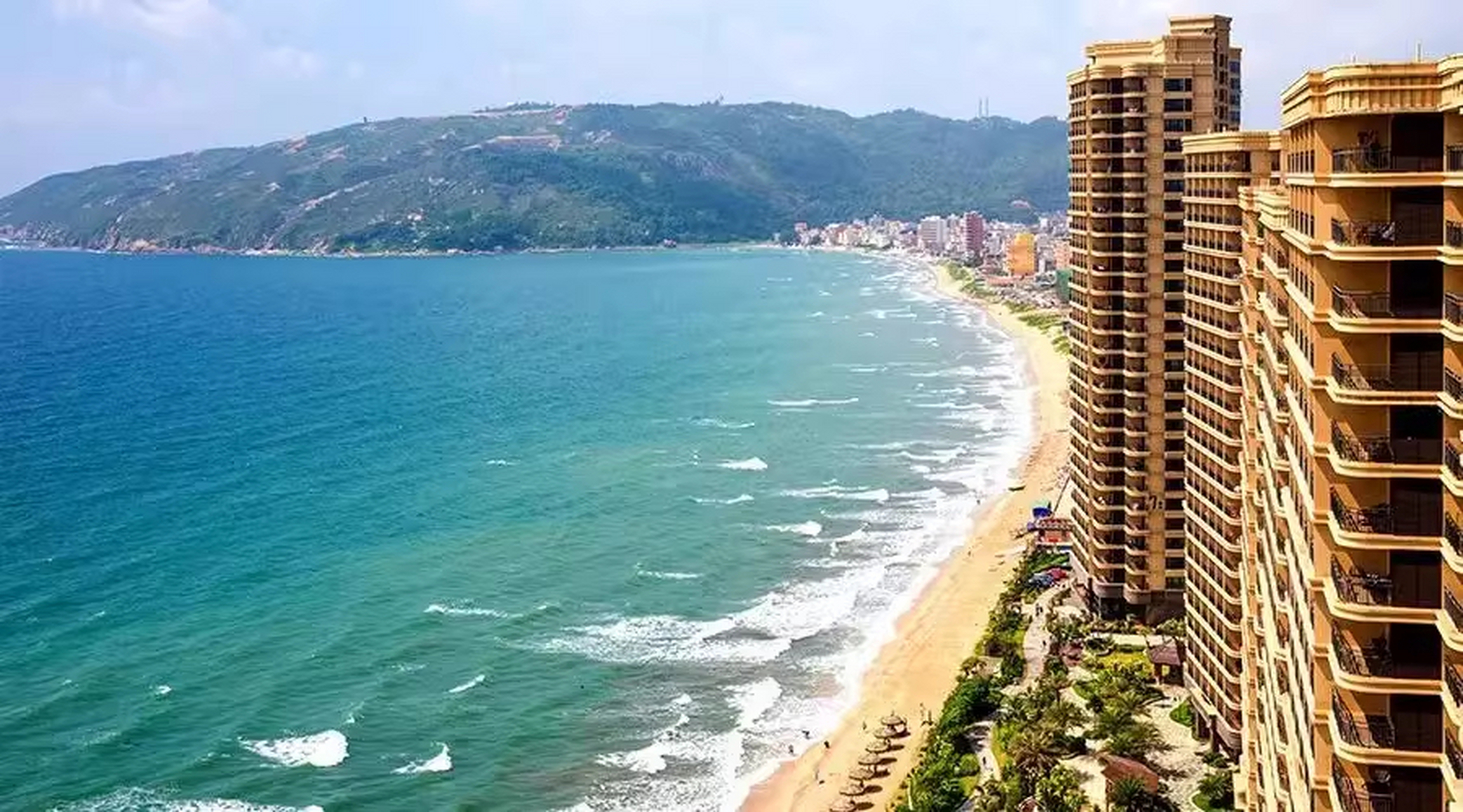 最近广东惠州房地产纷纷打折促销,部分海景房只要30万一套,引来大批