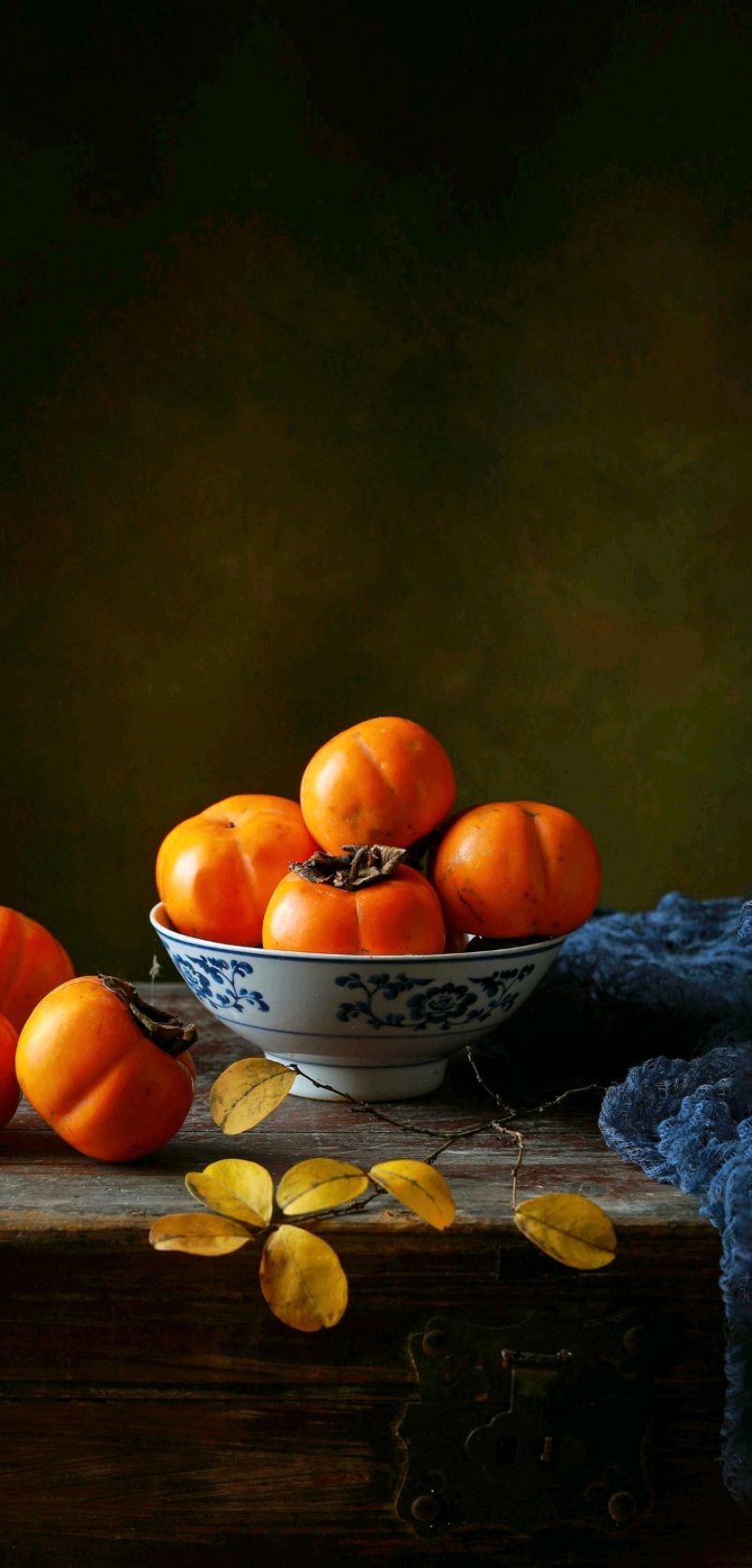 六首秋日柿红诗作,红艳似火,柿柿如意:迎霜野柿红,梨紫漫山熟