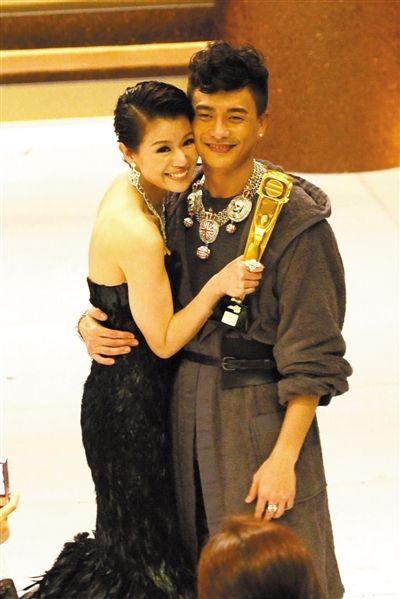 迟来的深情比草贱,黄宗泽同居8年不娶胡杏儿,失去才知道后悔