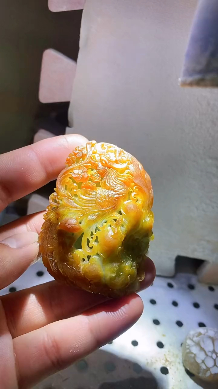 大马坎黄翡翡翠挂件