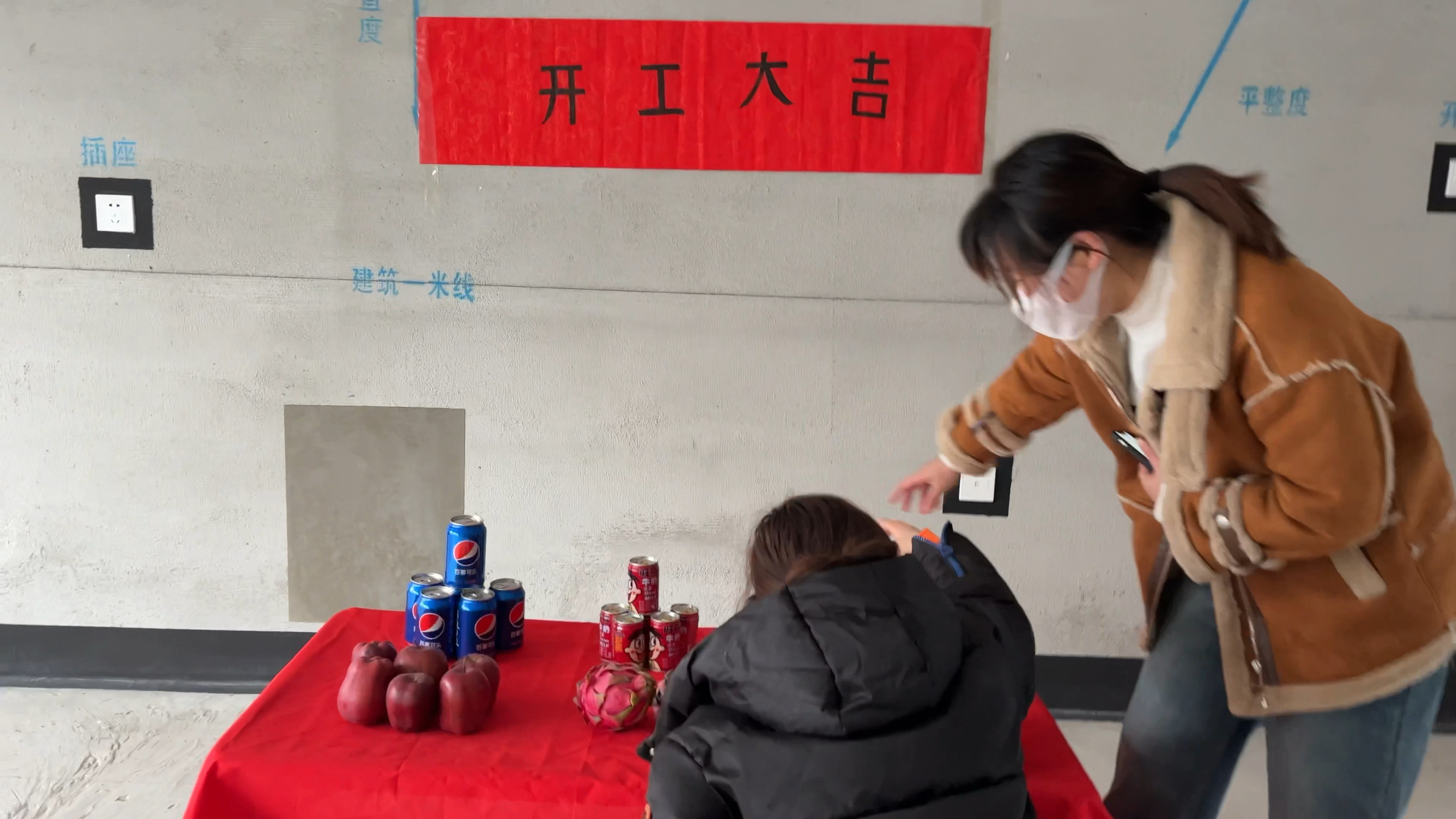 阿董63万买的房子交房了,开工之前来个仪式感,一切的烦恼抛脑后