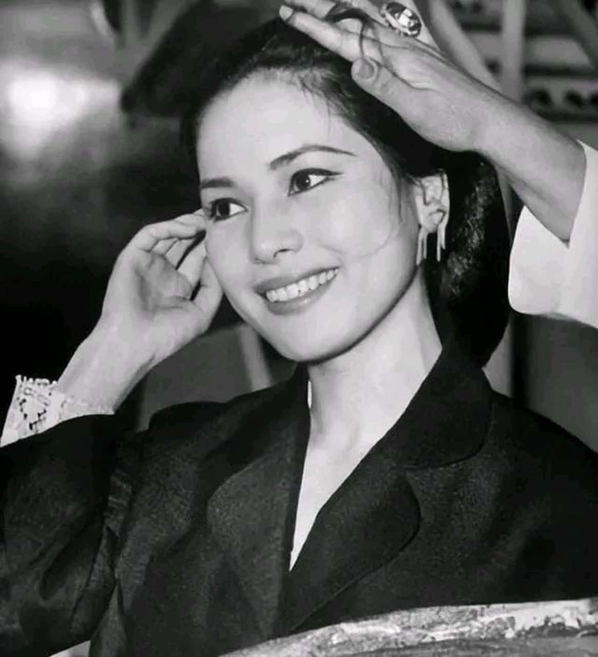 印尼前总统苏加诺的第四任妻子黛薇夫人的照片,这个女人称得上是天姿