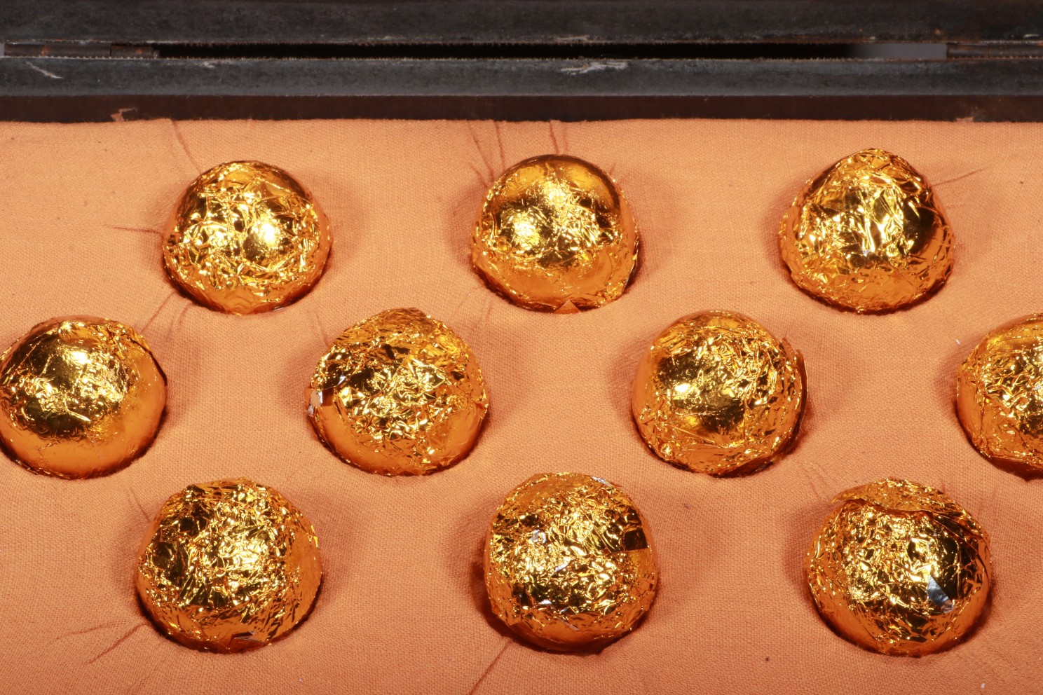 清代宫廷御赐安宫牛黄丸一盒,共10粒,带金箔