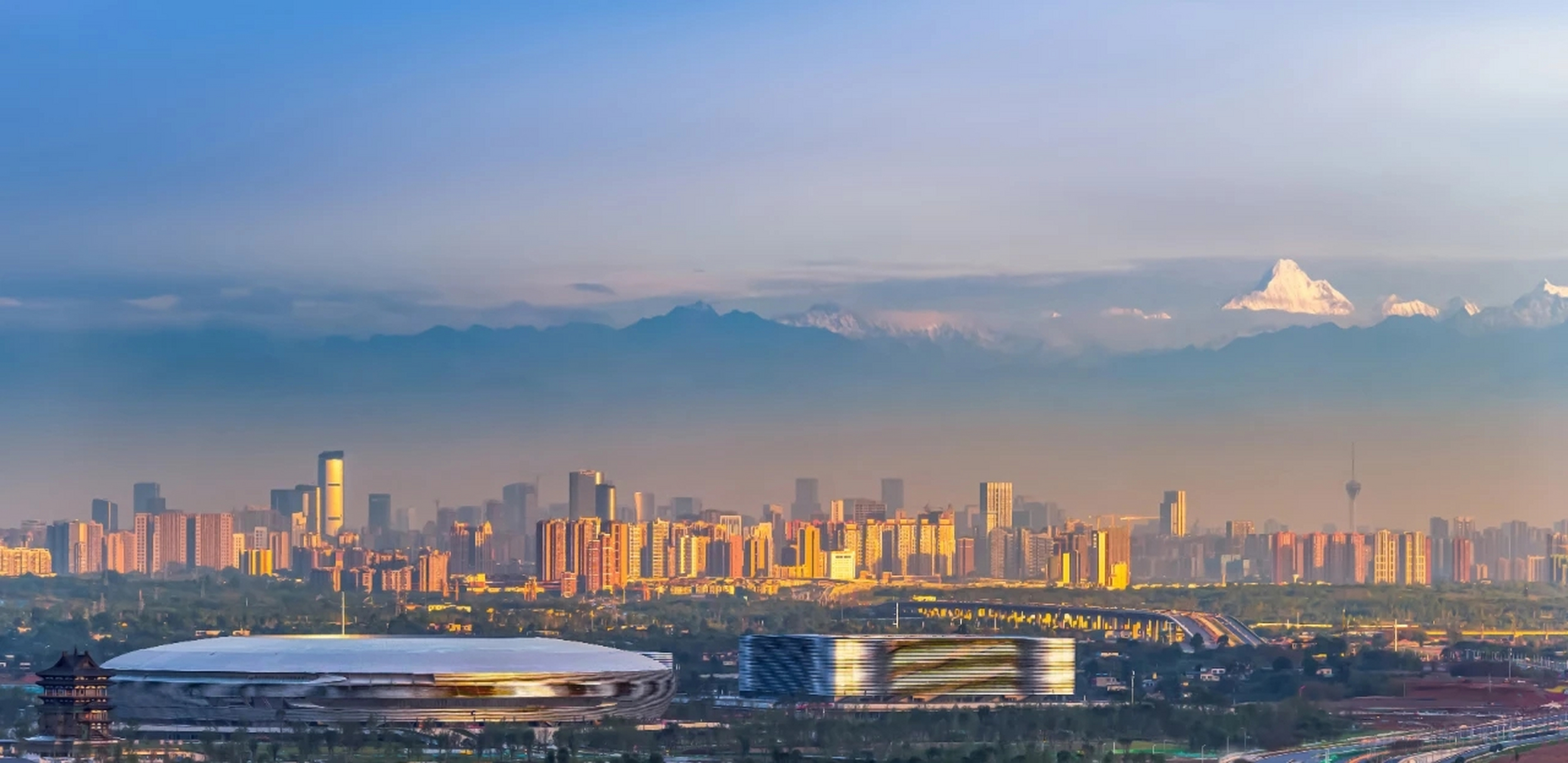 成都的雄厚实力 ·成都是一个西部城市,但成都的创新力位居全国城市